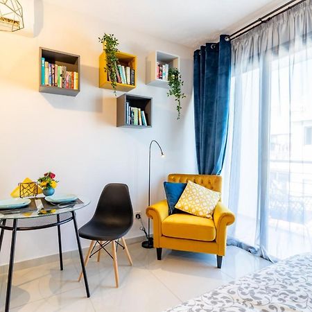 Light House - Seafront Cosy Studio With Library Paphos Exterior photo