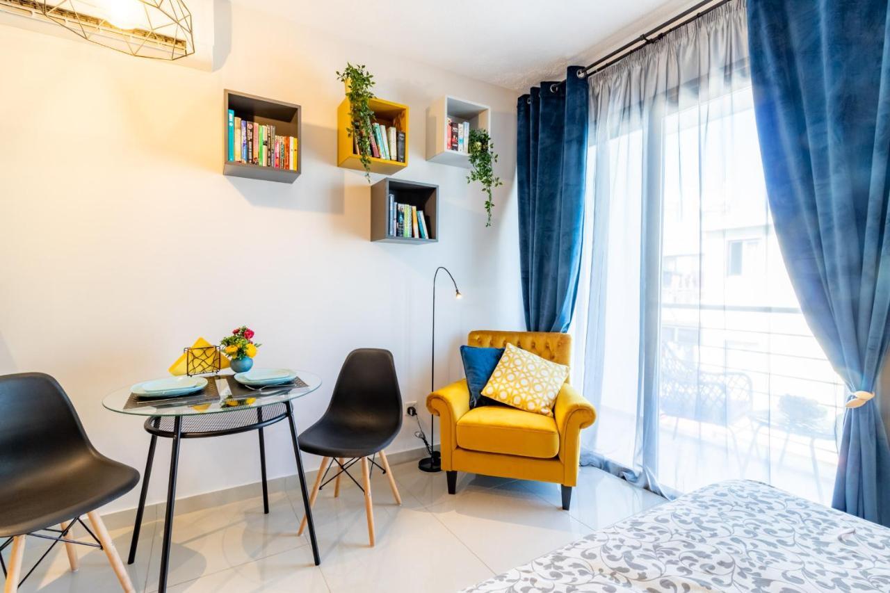 Light House - Seafront Cosy Studio With Library Paphos Exterior photo