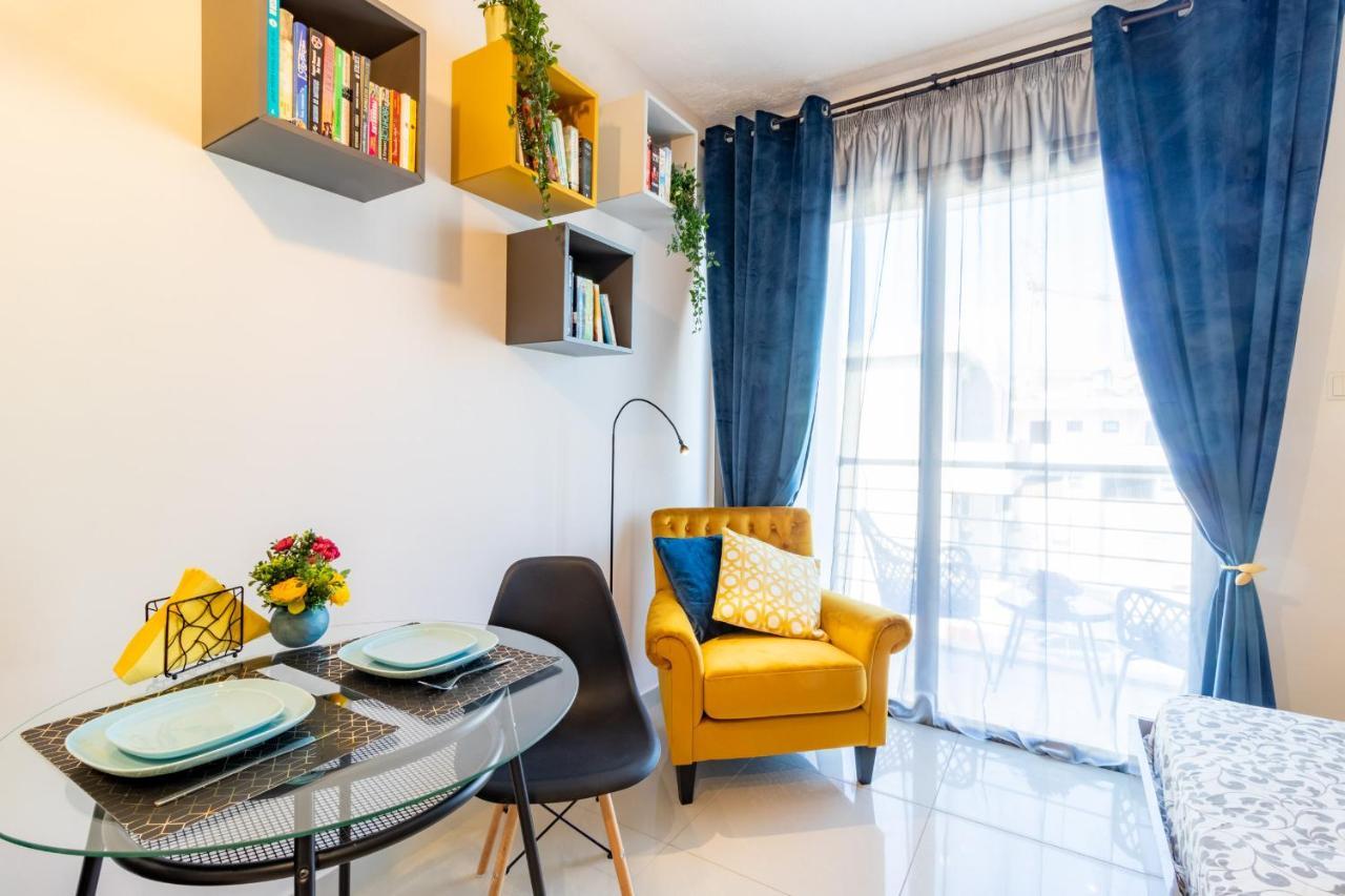 Light House - Seafront Cosy Studio With Library Paphos Exterior photo