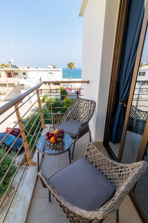 Light House - Seafront Cosy Studio With Library Paphos Exterior photo